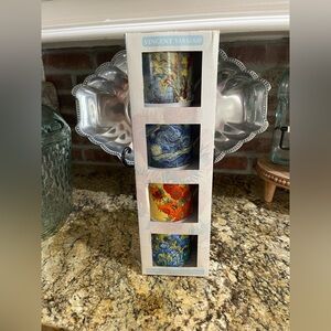 Vincent VanGogh class designs stackable mugs - set of (4) - Brand new!  Timeless